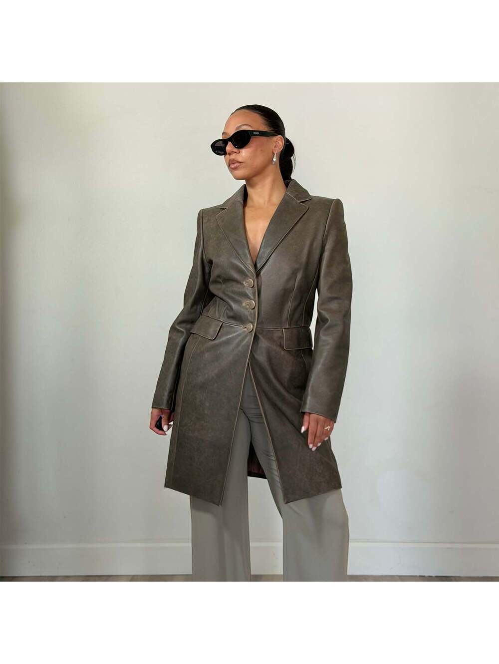 Escada - Picture 5 of 8